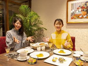 【夕食イメージ】レストラン食事風景