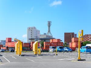 ◆駐車場／ホテル専用の駐車場はご用意しておりません。近隣の有料駐車場をご利用ください。