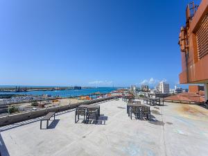 ◆ルーフトップ／屋上から石垣の海を眺められます。