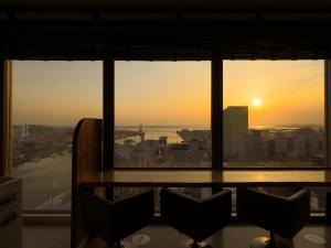 ◆最上階「展望ラウンジ」からの夕日