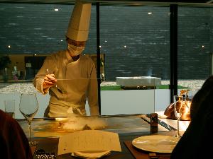 鉄板焼きカウンター「十勝川」