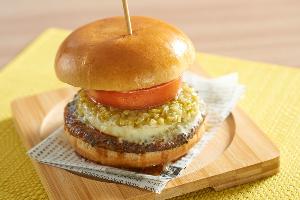 【アンコールバーガー（日替わり）】 国産牛を使用したてりたまバーガーや、 ハムカツバーガーなど日替わりにてご提供いたします。