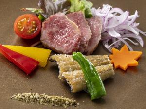 【黒毛和牛ローストと四万十うなぎ唐揚げ】ジューシーな黒毛和牛と脂ののった四万十うなぎを1皿で堪能 閉じる