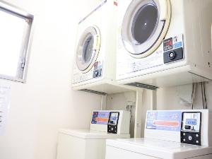 長期のご宿泊でもご安心！無料洗剤付き！※【新館】洗濯機2台・乾燥機2台【本館】洗濯機1台・乾燥機1台