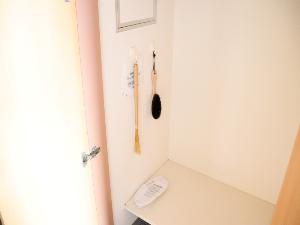 客室備品：『靴ベラ・洋服ブラシ・パイルスリッパ・シューズクロス』