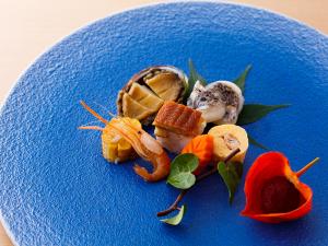夏の雅懐石：前菜一例（板長創作のお料理、日により異なる場合もございます。ご了承願います）