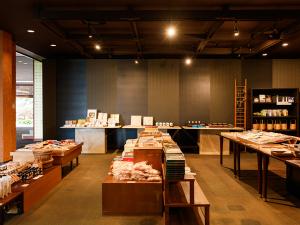 女将こだわりのセレクト売店で、旅のお土産又は自分にご褒美は如何ですか。