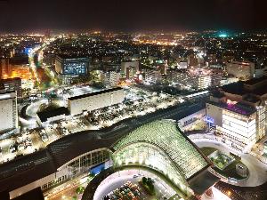 客室は全室17階以上。金沢の夜景を眺めながら、ごゆっくりとお寛ぎください。（西側客室・夜景一例）