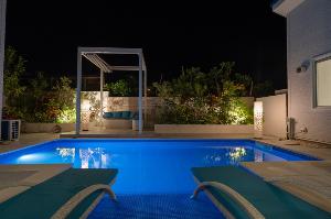 Premiere Suite Villa　温水プール　夜ver