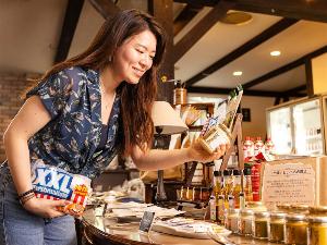 【こりすの庭】冷燻工房の十勝魔法のマヨネーゼなど、食材の魅力を引き出したとびきりの逸品が揃う。