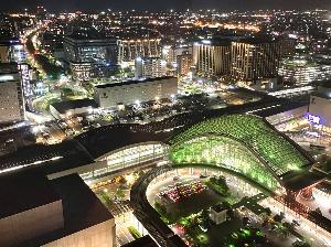 西側（金沢駅側）客室からの夜景一例