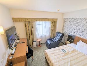 広々１６平米のお部屋に、ダブルサイズベッドをご用意。
