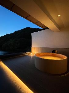 露天風呂付客室翠色