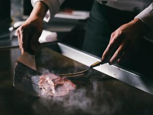 「アゼリア」朝食ビュッフェ　迫力あるライブキッチン