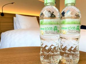 全客室に無料ミネラルウォーターをご用意しております。