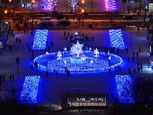 さっぽろホワイトイルミネーション。札幌の冬がキラキラと輝く。白い雪と色とりどりの幻想的なイルミネーションを味わえます。