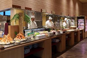 豪華ブッフェは和食も洋食も豊富にご用意！専属の料理人が心を籠めて作り上げる