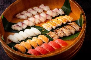 素材を吟味した新鮮な魚介のお寿司