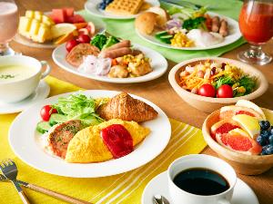 ×できたての卵料理が楽しめるライブキッチンや、地域の食材を使用したメニュー、管理栄養士監修のオリジナルカレーなど、30種類以上をご用意しています。