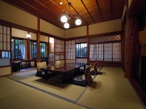 【本館和室】１５番（２名様〜４名様）天然温泉大浴場に近い・広々和室