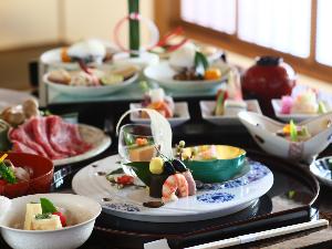 贅を尽くした花屋最上級の会席料理　お夕食　一例