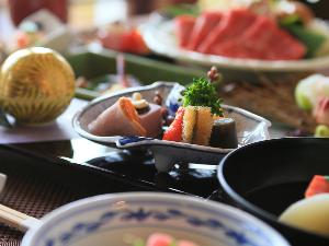 ひとつひとつ丁寧に。料理長こだわりの会席料理　お夕食　一例