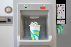 製氷機（自動販売機コーナーにございます）