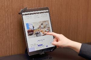 ラウンジには閲覧専用タブレットをご用意しております
