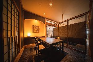 【料亭　四季】<BR>準個室風の食事会場でごゆっくりお召し上がりください。
