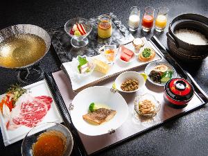 【朝食】北海道の魅力ある食材をふんだんに使用した、和食中心のメニュー。