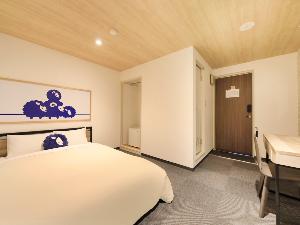 【ダブルルーム：2名定員】1名様でもご利用いただけます。全部屋、トイレ・バス完備（一例）
