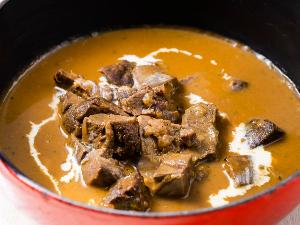 蝦夷肉とココナッツミルクのエスニックカレー