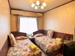 【禁煙】ツイン(バス・トイレ付)の一例■２名様利用/主にカップル・ご夫婦・母娘、またはファミリーやグループでの２室利用等に