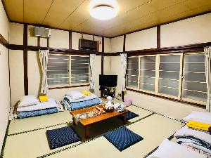 【禁煙】和室１０畳(バス・トイレ共用)/２〜４名様利用の一例です。