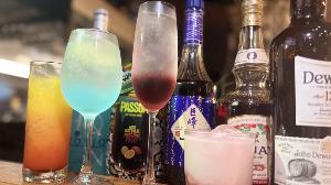 Happy hour《ご利用時間１７時～１９時》１階Bar　Loungeにてワンドリンクサービスを行っております。（毎週日曜日と月曜日は定休日になっておりますので、代わりにショーケースをご準備しております。）