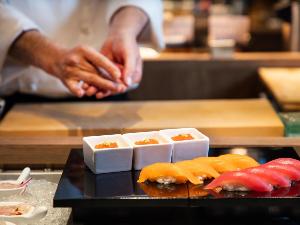 【青函市場・夕食一例】厳選した旬のネタを本格的な握りでお楽しみいただけます。（季節により変更）