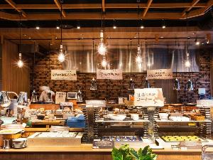 【青函市場】ライブキッチンではお客様の目の前で調理。出来立てをお席までご用意いたします。