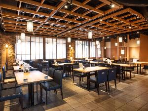 【青函市場】元気な声が飛び交う函館朝市の活気を再現したバイキングレストラン。
