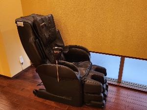 【大浴場】マッサージチェアを完備。温泉の後に疲れを癒してみませんか。