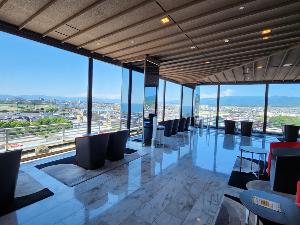 【SKY SALON BOUKYOU】リッチな空間でお風呂上がりのひと時を…函館市街も一望できます。