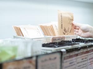 化粧水・保湿ゲル・メイク落としなどご用意しています