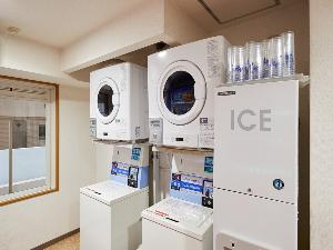 【コインランドリー室】コインランドリーには洗濯機・乾燥機をご用意しております。