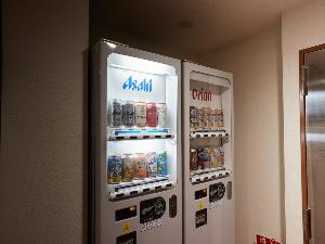 【コインランドリー室】アルコールの自動販売機のご用意もございます。