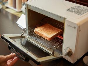 【朝食の一例】トースターやマーガリン・ジャムのご用意もございますのでお好みでどうぞ。