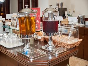【朝食の一例】沖縄ならではのさんぴん茶やハイビスカスティーのご用意もございます。