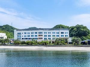 全32室、瀬戸内海に面しておりフロントオーシャンビュー。景色を眺めながら時間の移ろいをお楽しみいただけます。