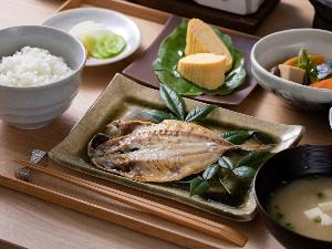 「島のお母さんの朝食」をテーマにした和朝食。朝からどこかほっとできる食事となっております。