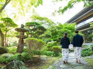【姉妹館・湯元啄木亭】＜連絡通路を通り利用可＞啄木亭の日本庭園を散策いただけます。※夏季のみ