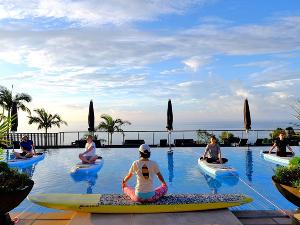 Pool Sup Yoga