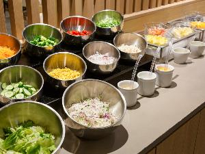 ×種類豊富な彩り豊かな野菜で旅行中の偏りがちな栄養もしっかり補給